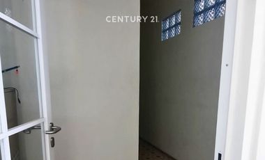 Hunian Dan Ruang Usaha Pinggir Jalan Raya Di Maguwoharjo