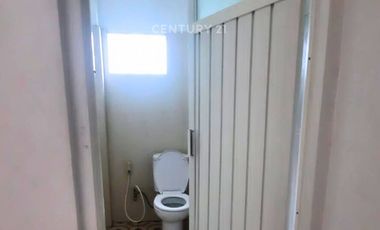 Hunian Dan Ruang Usaha Pinggir Jalan Raya Di Maguwoharjo