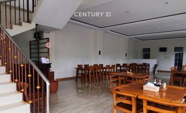 Hunian Dan Ruang Usaha Pinggir Jalan Raya Di Maguwoharjo