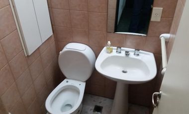 Excelente galpón de 1000 m2 cub con techo parabólico con puente grua