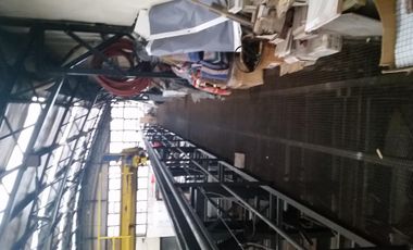 Excelente galpón de 1000 m2 cub con techo parabólico con puente grua