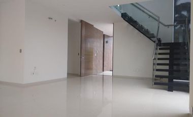 casa en venta en via al tennis. Cod V8934
