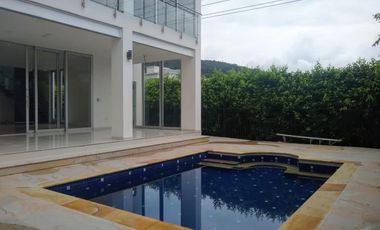casa en venta en via al tennis. Cod V8934