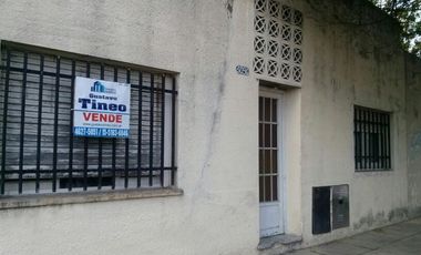 CASA DE TRES AMBIENTES PARA RECICLAR A DOS CUADRAS DE AV. EVA PERÓN