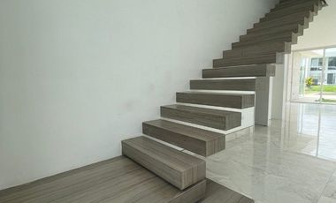 VENDO ELEGANTE CASA DE ESTRENO EN ISLA MOCOLI