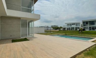 VENDO ELEGANTE CASA DE ESTRENO EN ISLA MOCOLI
