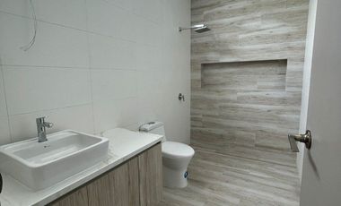 VENDO ELEGANTE CASA DE ESTRENO EN ISLA MOCOLI