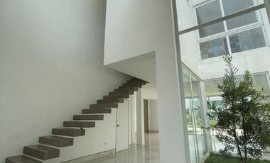 VENDO ELEGANTE CASA DE ESTRENO EN ISLA MOCOLI