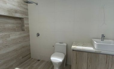 VENDO ELEGANTE CASA DE ESTRENO EN ISLA MOCOLI