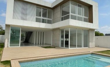 VENDO ELEGANTE CASA DE ESTRENO EN ISLA MOCOLI