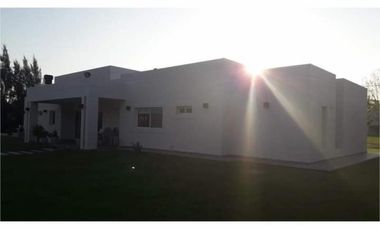 CASA MINIMALISTA 5 AMB, 260 M2, LOTE DE 50 X 52 MTS,