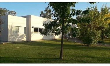 CASA MINIMALISTA 5 AMB, 260 M2, LOTE DE 50 X 52 MTS,