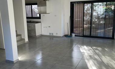DÚPLEX EN ALQUILER-VILLA ALLENDE, A 10 CUADRAS DEL CENTRO