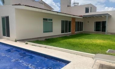 Casa en venta con alberca en Juriquilla