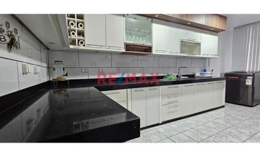 Departamento Amplio En 2Do Piso Con Potencial Para Vivienda Y Consultorio – Ideal Para Familias O Inversores