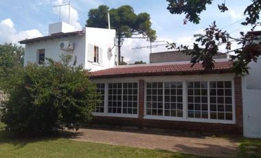Casa en venta - 1 dormitorio 1 baño - 600mts 2 - Villa Parque Sicardi, La Plata