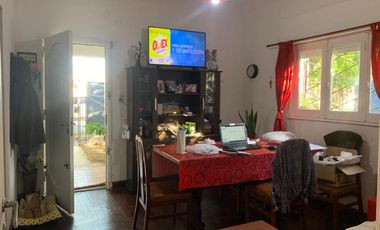 Casa con Departamento en venta en Quilmes Oeste Centro