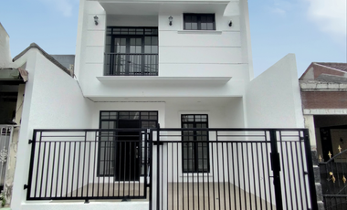 Rumah BRAND NEW bergaya American Classic  di Kencana Loka 12.5