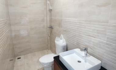 Rumah BRAND NEW bergaya American Classic  di Kencana Loka 12.5