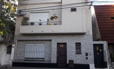 VENTA Casa en 2 Plantas de 3 Dormitorios (B° Belgrano)