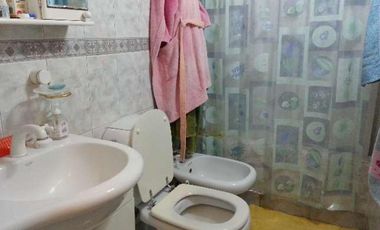 duplex de 3 ambientes con amplio fondo.  impecable estado
