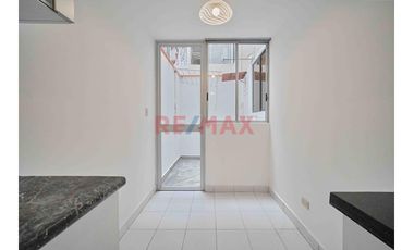 Se Vende Hermoso Departamento En Piso 1 En Condominio Parques De Surco 2