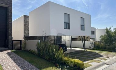 Casa en Renta en el Molino Residencial cluster XIV con ALberca y Golf, León, Gto.