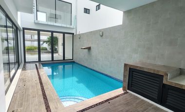 Casa en venta con alberca y esquina Fracc. Residencial las Palmas, Medellín, Ver