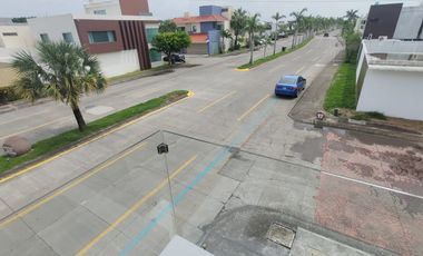 Casa en venta con alberca y esquina Fracc. Residencial las Palmas, Medellín, Ver