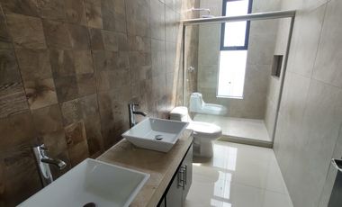 Casa en venta con alberca y esquina Fracc. Residencial las Palmas, Medellín, Ver