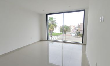 Casa en venta con alberca y esquina Fracc. Residencial las Palmas, Medellín, Ver