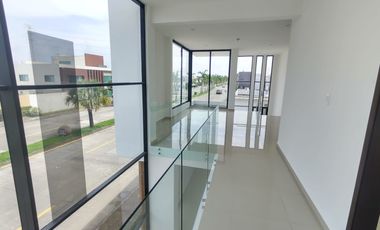 Casa en venta con alberca y esquina Fracc. Residencial las Palmas, Medellín, Ver