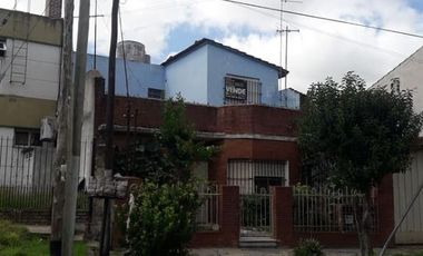 Casa en venta de 2 dormitorios c/ cochera en Berazategui Oeste