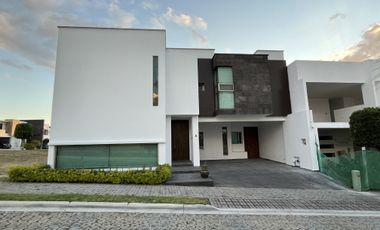 VENDO CASA EN PARQUE NILO LOMAS DE ANGELOPOLIS