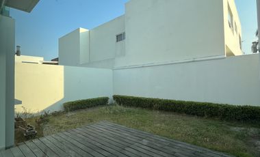 VENDO CASA EN PARQUE NILO LOMAS DE ANGELOPOLIS