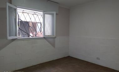 VENTA DE EXCELENTE INMUEBLE INTEGRADO POR UNA CASA, UN LOCAL Y UN DEPARTAMENTO MONOAMBIENTE - IDEAL INVERSORES