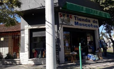 VENTA DE EXCELENTE INMUEBLE INTEGRADO POR UNA CASA, UN LOCAL Y UN DEPARTAMENTO MONOAMBIENTE - IDEAL INVERSORES