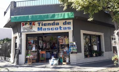 VENTA DE EXCELENTE INMUEBLE INTEGRADO POR UNA CASA, UN LOCAL Y UN DEPARTAMENTO MONOAMBIENTE - IDEAL INVERSORES