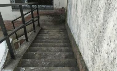 VENTA DE EXCELENTE INMUEBLE INTEGRADO POR UNA CASA, UN LOCAL Y UN DEPARTAMENTO MONOAMBIENTE - IDEAL INVERSORES