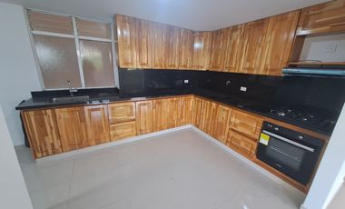 apartamento en arriendo en loma de las brujas. Cod A9432489