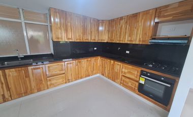 apartamento en arriendo en loma de las brujas. Cod A9432489