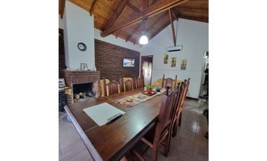 CHALET CON PARQUE Y PILETA