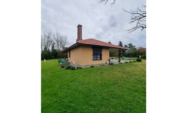 CHALET CON PARQUE Y PILETA
