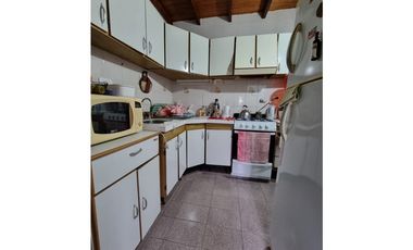 CHALET CON PARQUE Y PILETA