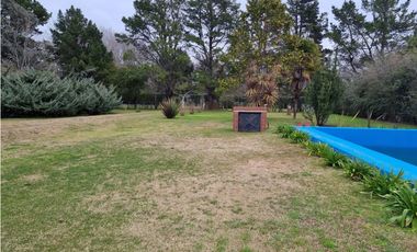 CHALET CON PARQUE Y PILETA