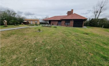 CHALET CON PARQUE Y PILETA