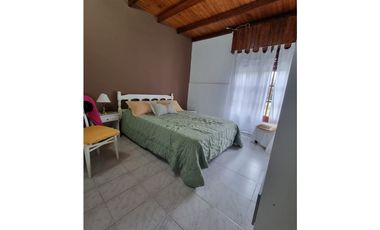 CHALET CON PARQUE Y PILETA