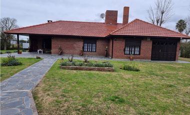 CHALET CON PARQUE Y PILETA