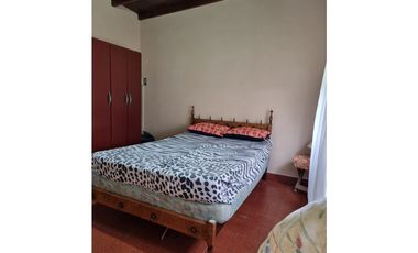 CHALET CON PARQUE Y PILETA