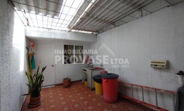 casa en arriendo en caobos. Cod A2772